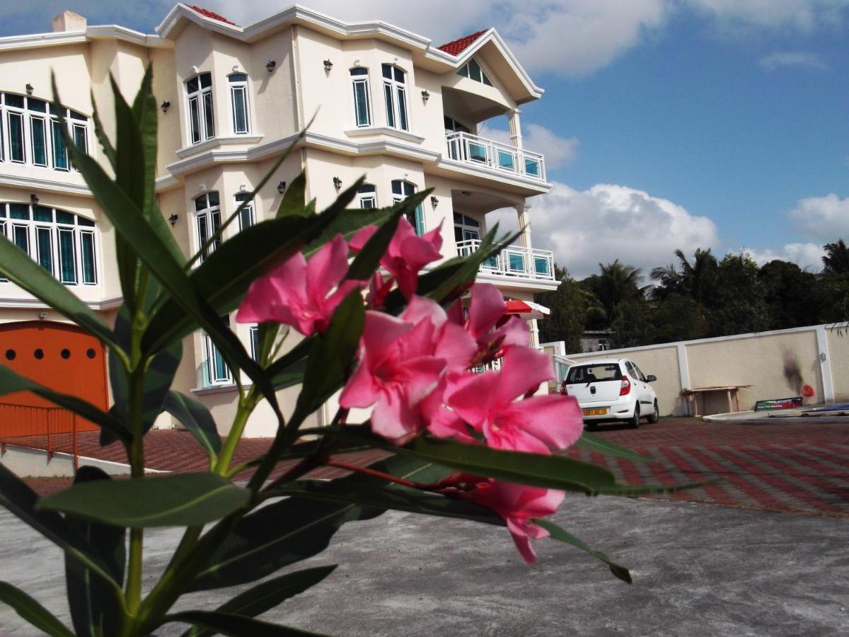 Luxor Residence Guesthouse Belle Mare Exterior photo